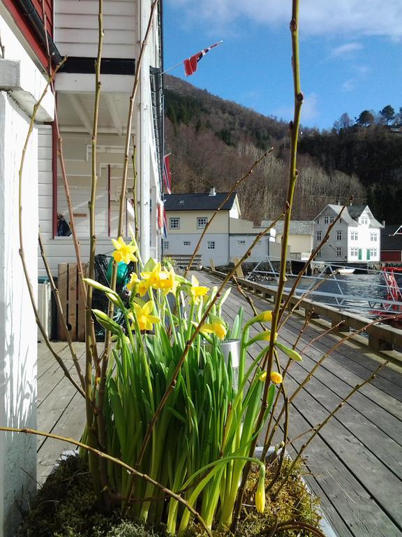 Aparthotel Tysnes Sjo Og Fritid Uggdal Exterior foto